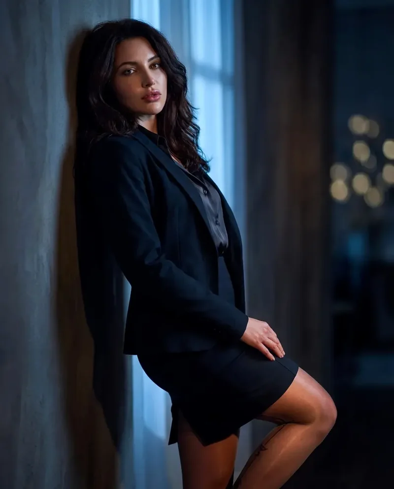 Celia — Crossed Knee